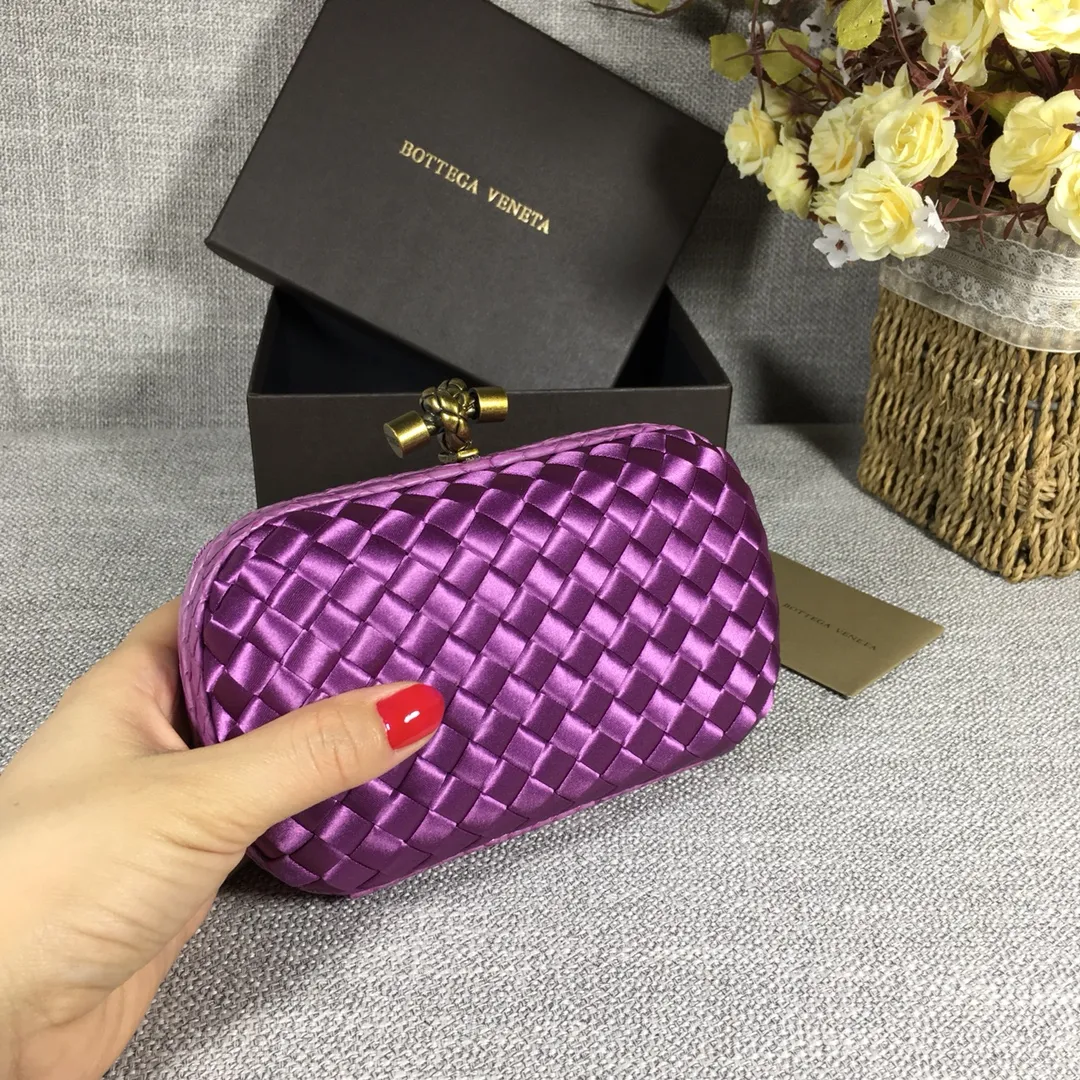8651 Small Classic Dinner Bag ~~~Snake leather with ribbon ~~~Dense and slippery, not easy to fluff, can hold a small iPhone! Size: 16.5cm*10.5cm*6cm